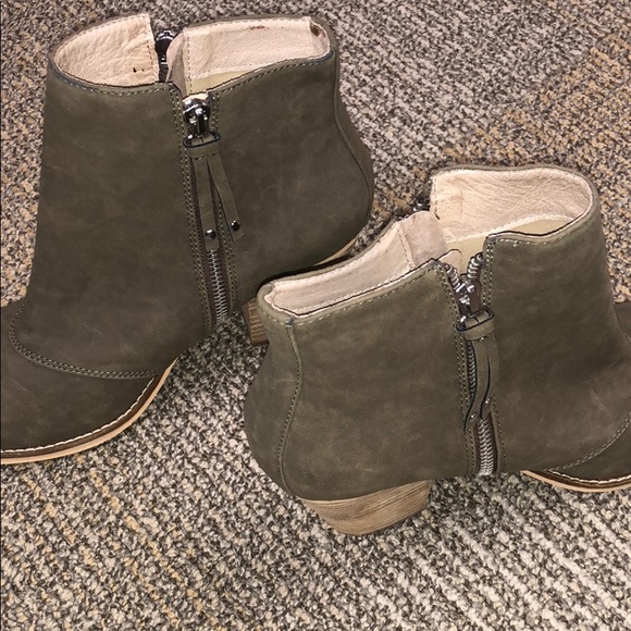 Chelsea Crew Wedge Heels - Picture 3 of 3